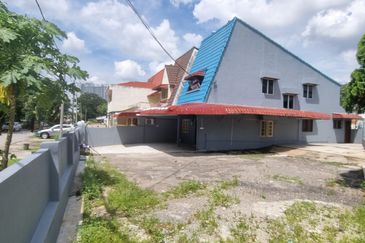 SS15 Double Storey Corner House For Sale