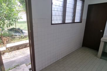 SS15 Double Storey Corner House For Sale