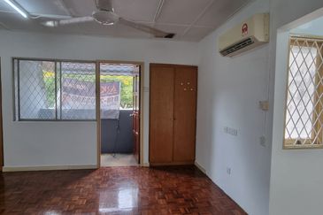 SS15 Double Storey Corner House For Sale