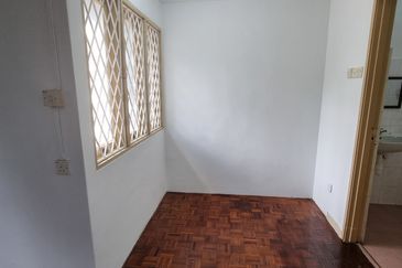 SS15 Double Storey Corner House For Sale