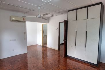 SS15 Double Storey Corner House For Sale