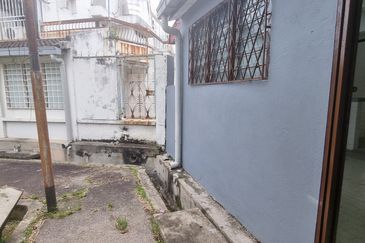 SS15 Double Storey Corner House For Sale