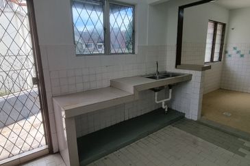 SS15 Double Storey Corner House For Sale