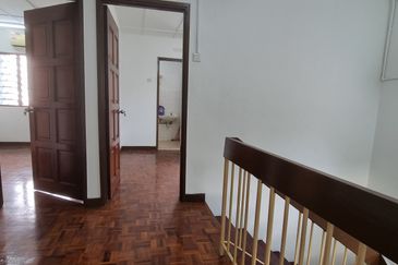 SS15 Double Storey Corner House For Sale