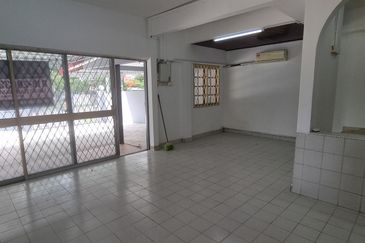 SS15 Double Storey Corner House For Sale