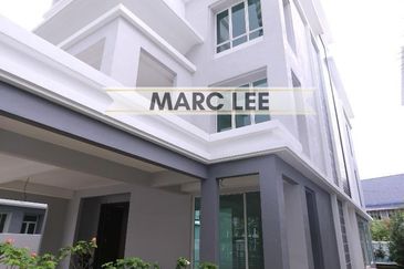 The Zen Bungalow, 3.5 Storey, With Lift, Private Pool, Rooftop Terrace, Jalan Batu Uban 5, Gelugor