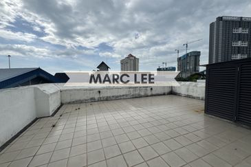 The Zen Bungalow, 3.5 Storey, With Lift, Full Furnished, Rooftop Terrace, Jalan Batu Uban 5, Gelugor