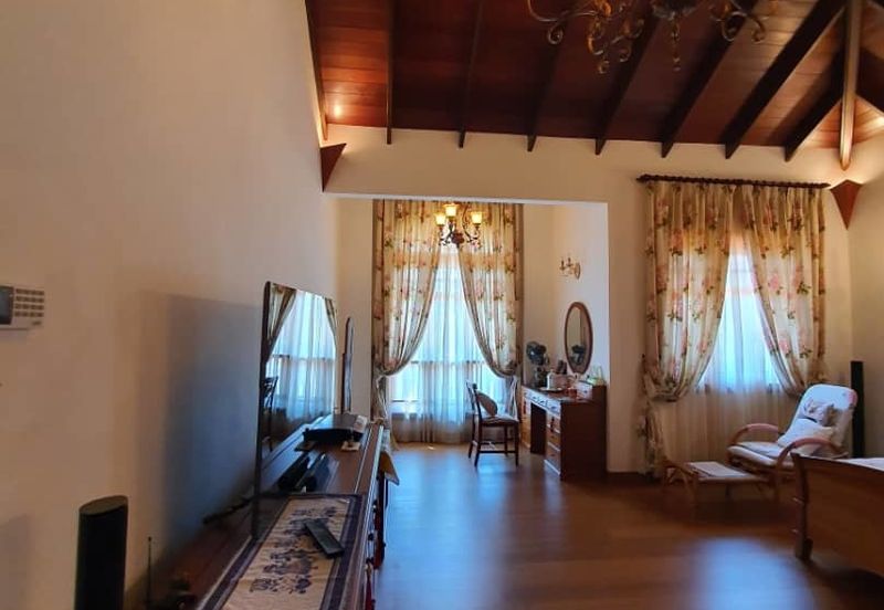 Laman Ara Damanara. Exclusively renovated to perfection.