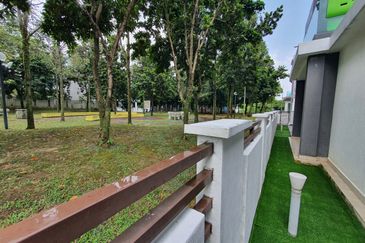 Capri Semi-D Corner Next To A Peaceful Quiet Park