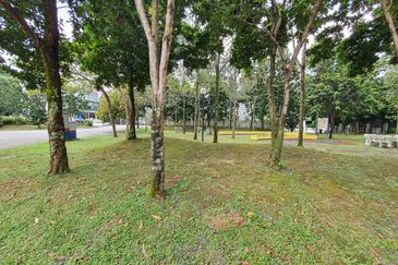 Capri Semi-D Corner Next To A Peaceful Quiet Park