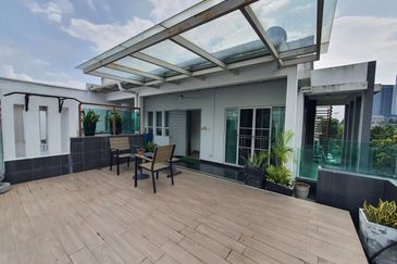 Capri Semi-D Corner Next To A Peaceful Quiet Park