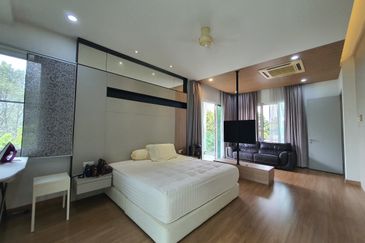 Capri Semi-D Corner Next To A Peaceful Quiet Park