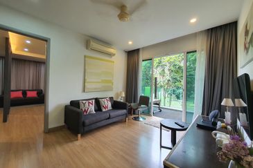 Capri Semi-D Corner Next To A Peaceful Quiet Park