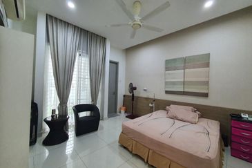 Capri Semi-D Corner Next To A Peaceful Quiet Park