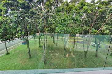 Capri Semi-D Corner Next To A Peaceful Quiet Park