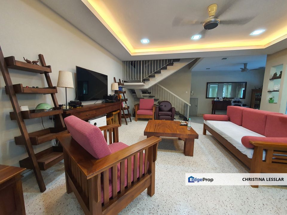 Strategically Located Well Maintained With A Pool, Selangor, Damansara Utama