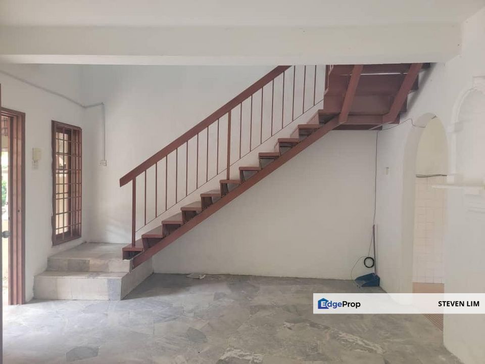 Spacious 4 Bedroom 2-Storey Terrace House For Sale in Jalan Perdana 4/, Selangor, Puchong