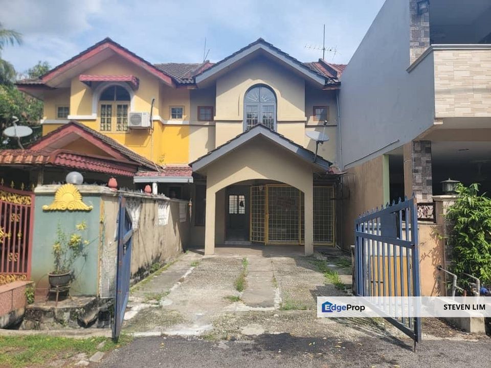 Spacious 4 Bedroom 2-Storey Terrace House For Sale in Jalan Perdana 4/, Selangor, Puchong