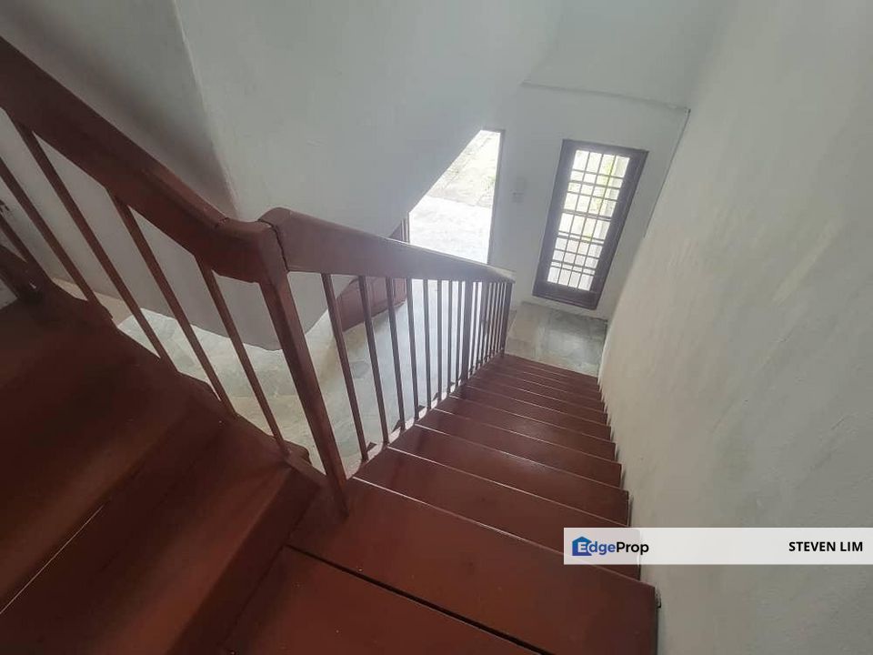 Spacious 4 Bedroom 2-Storey Terrace House For Sale in Jalan Perdana 4/, Selangor, Puchong