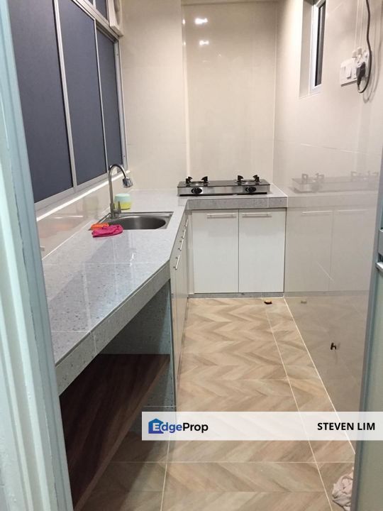 Well maintain unit with 2 car parks, Kuala Lumpur, Kepong