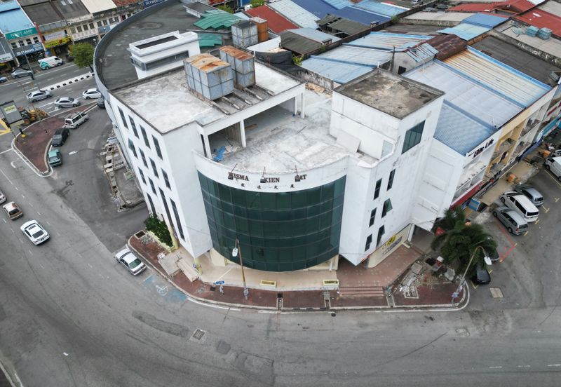 Prime 4-Storey + Rooftop Commercial Building in Jalan Miri, Klang Kapar – Strategic Corner Location Near Boston Restaurant