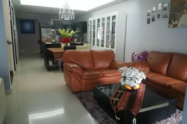 Beautifully Renovated Unit Usj Heights 2.5 Storey