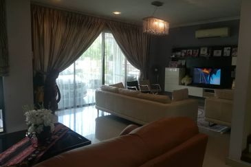 Beautifully Renovated Unit Usj Heights 2.5 Storey