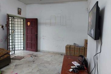 Jalan Putra Permai 10/2  C