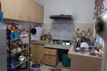 Jalan Putra Permai 10/2  C