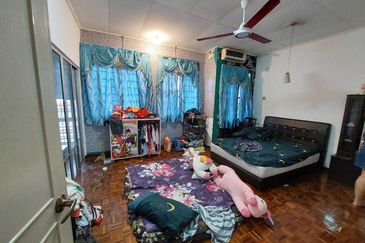 Jalan Putra Permai 10/2  C