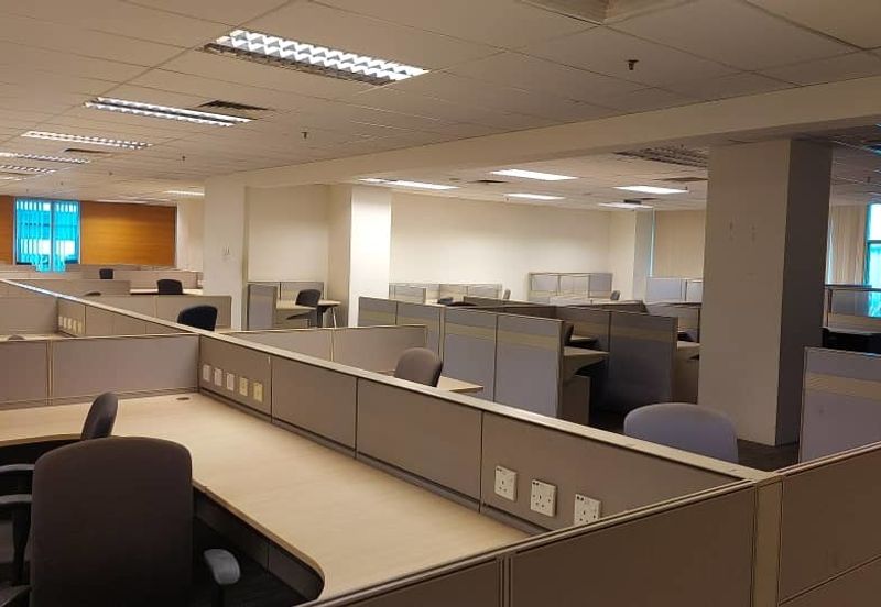 Subang Jaya Usj 1 First Floor Office Well Kept & Move In Condition 