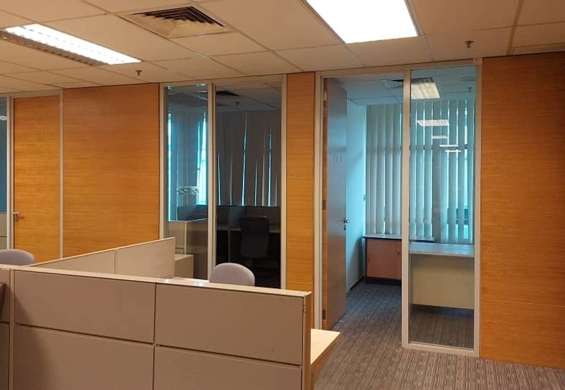 Subang Jaya Usj 1 First Floor Office Well Kept & Move In Condition 