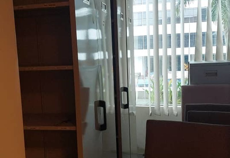Subang Jaya Usj 1 First Floor Office Well Kept & Move In Condition 