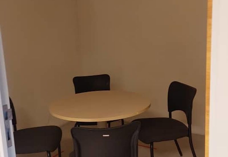 Subang Jaya Usj 1 First Floor Office Well Kept & Move In Condition 