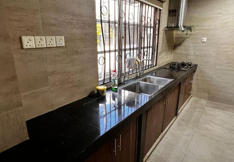 Jalan Putra Permai 10/1 C