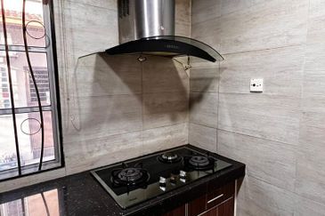 Jalan Putra Permai 10/1 C