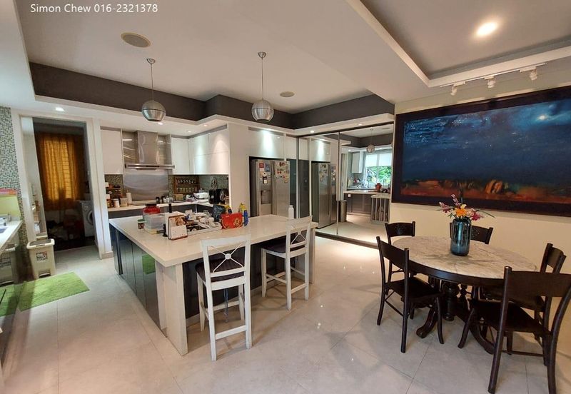 Usj Heights Capri 3 storey Corner House Huge Garden Subang Jaya