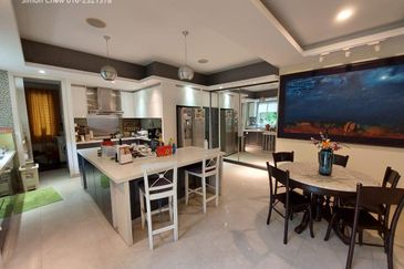 Usj Heights Capri 3 storey Corner House Huge Garden Subang Jaya