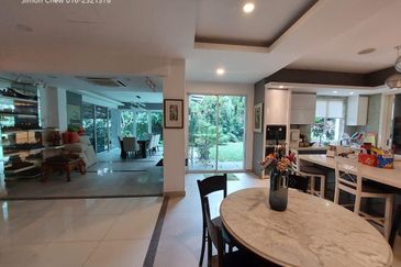 Usj Heights Capri 3 storey Corner House Huge Garden Subang Jaya