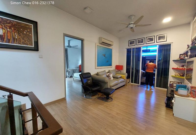 Usj Heights Capri 3 storey Corner House Huge Garden Subang Jaya