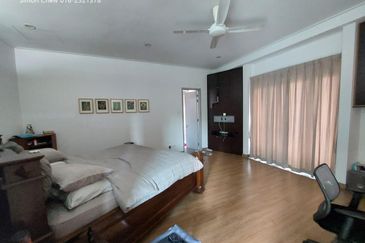 Usj Heights Capri 3 storey Corner House Huge Garden Subang Jaya