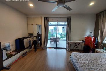 Usj Heights Capri 3 storey Corner House Huge Garden Subang Jaya