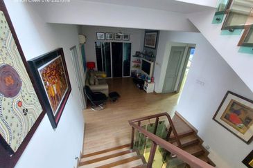 Usj Heights Capri 3 storey Corner House Huge Garden Subang Jaya