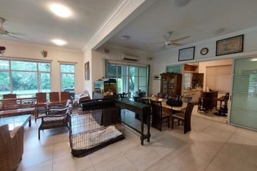 Corner 2.5 Storey Superlink USJ Heights Mandara  With Huge Land