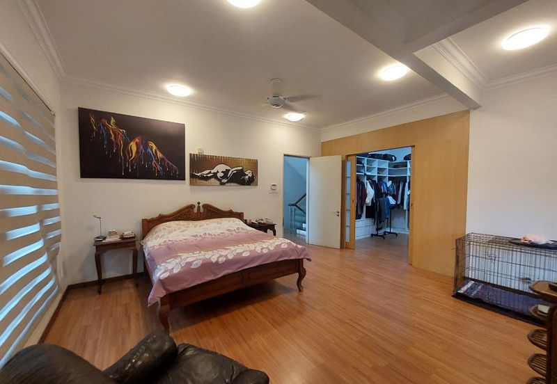 Corner 2.5 Storey Superlink USJ Heights Mandara  With Huge Land