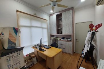 Corner 2.5 Storey Superlink USJ Heights Mandara  With Huge Land