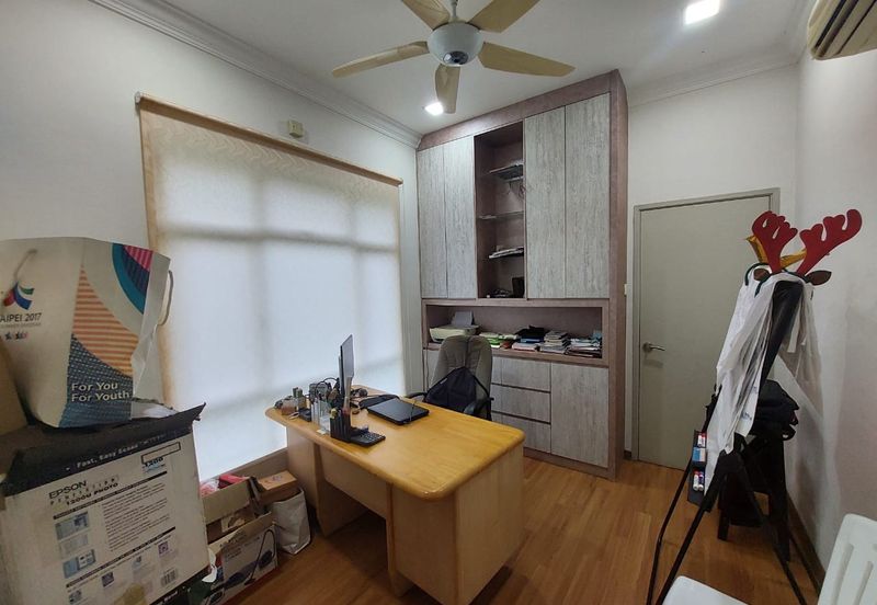 Corner 2.5 Storey Superlink USJ Heights Mandara  With Huge Land