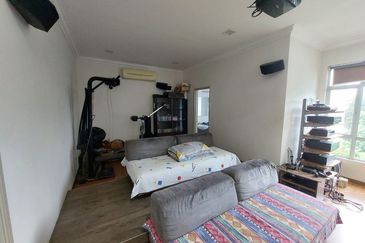 Corner 2.5 Storey Superlink USJ Heights Mandara  With Huge Land