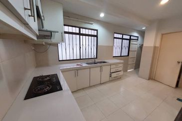 2.5 Sty Bandar Puteri 11 Puchong For Sale Well Kept 