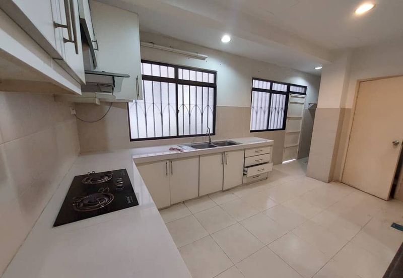 2.5 Sty Bandar Puteri 11 Puchong For Sale Well Kept 